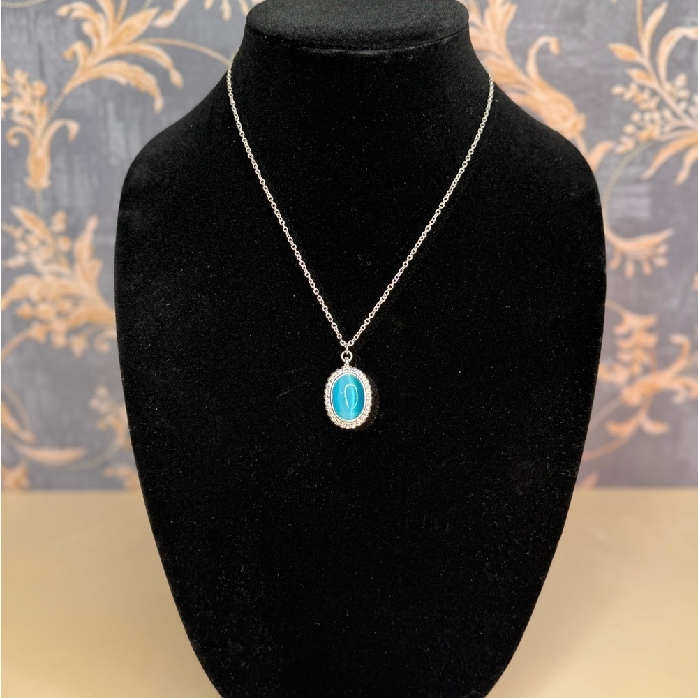 Vintage Estate Silver Toned and Blue Pendant Necklace Lot A67